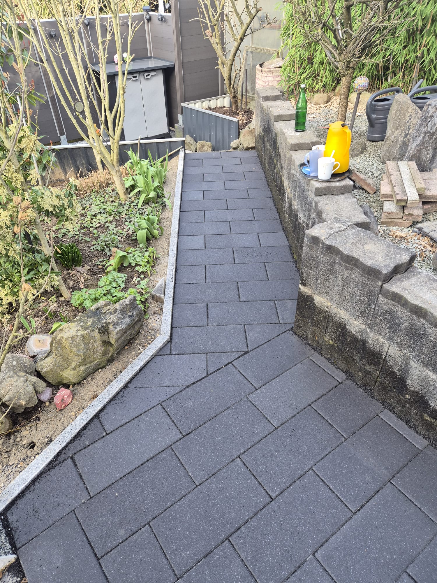 Nachher: Pflasterarbeiten und Terrassenbau in Solingen Nachher: Pflasterarbeiten Terrassenbau in Solingen